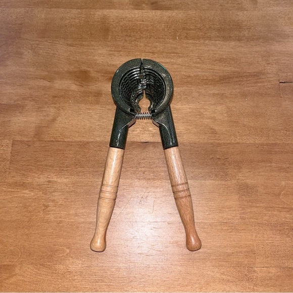 Heavy Duty Spring Loaded Nutcracker - Picture 5 of 5